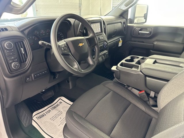 2025 Chevrolet Silverado 2500HD Custom photo 15