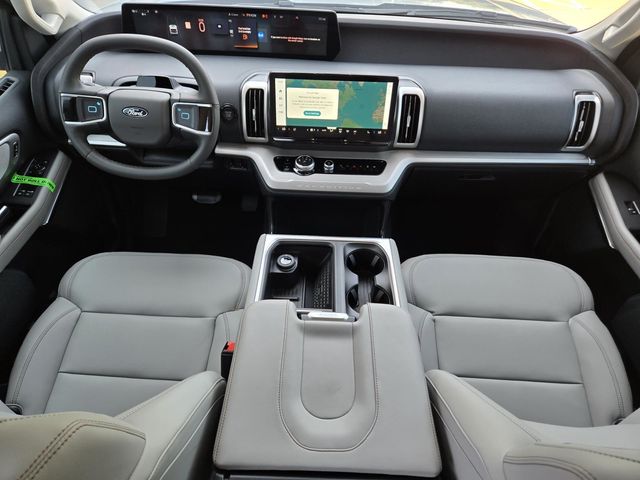 2025 Ford Expedition photo 5