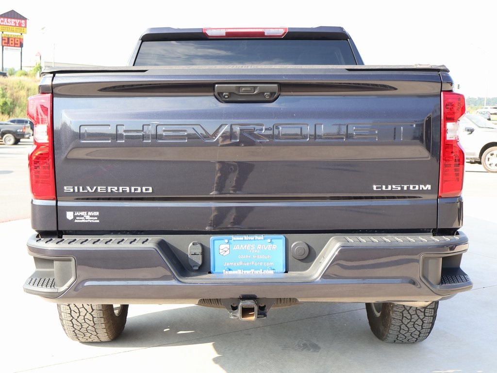 2022 Chevrolet Silverado 1500 Custom photo 2