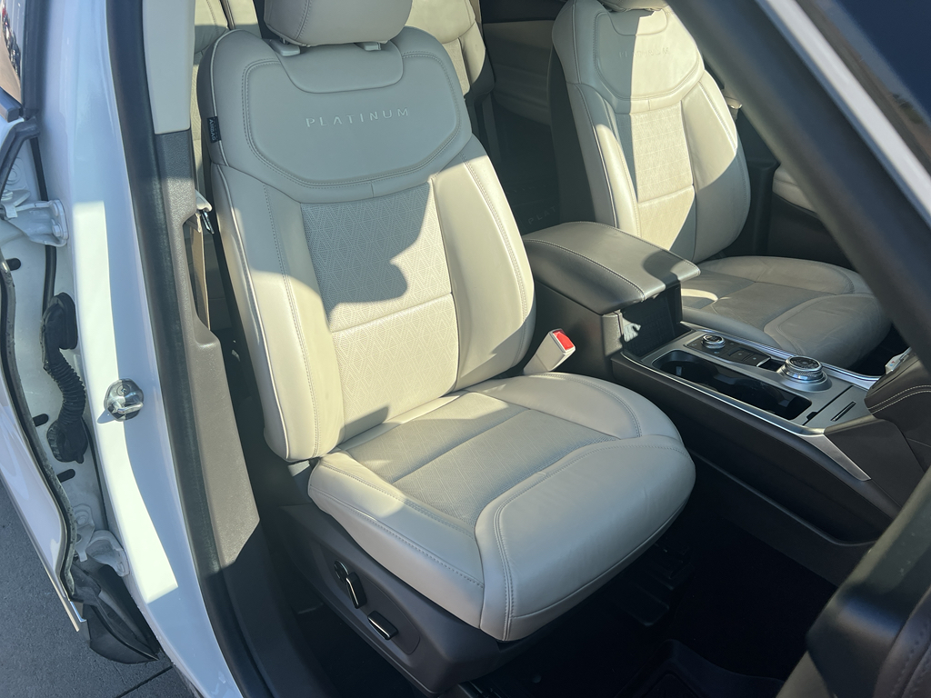2020 Ford Explorer Platinum photo 31