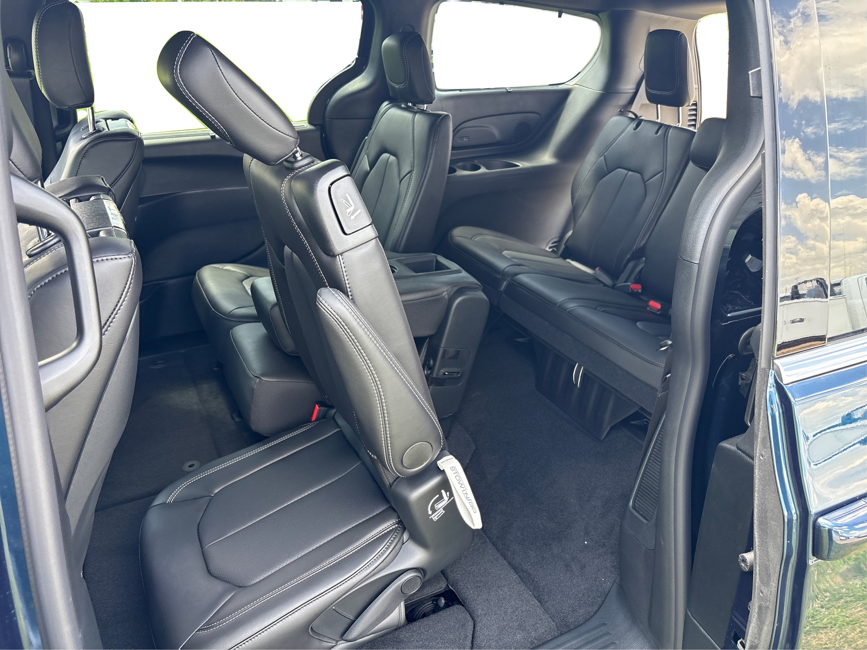 2025 Chrysler Pacifica photo 9
