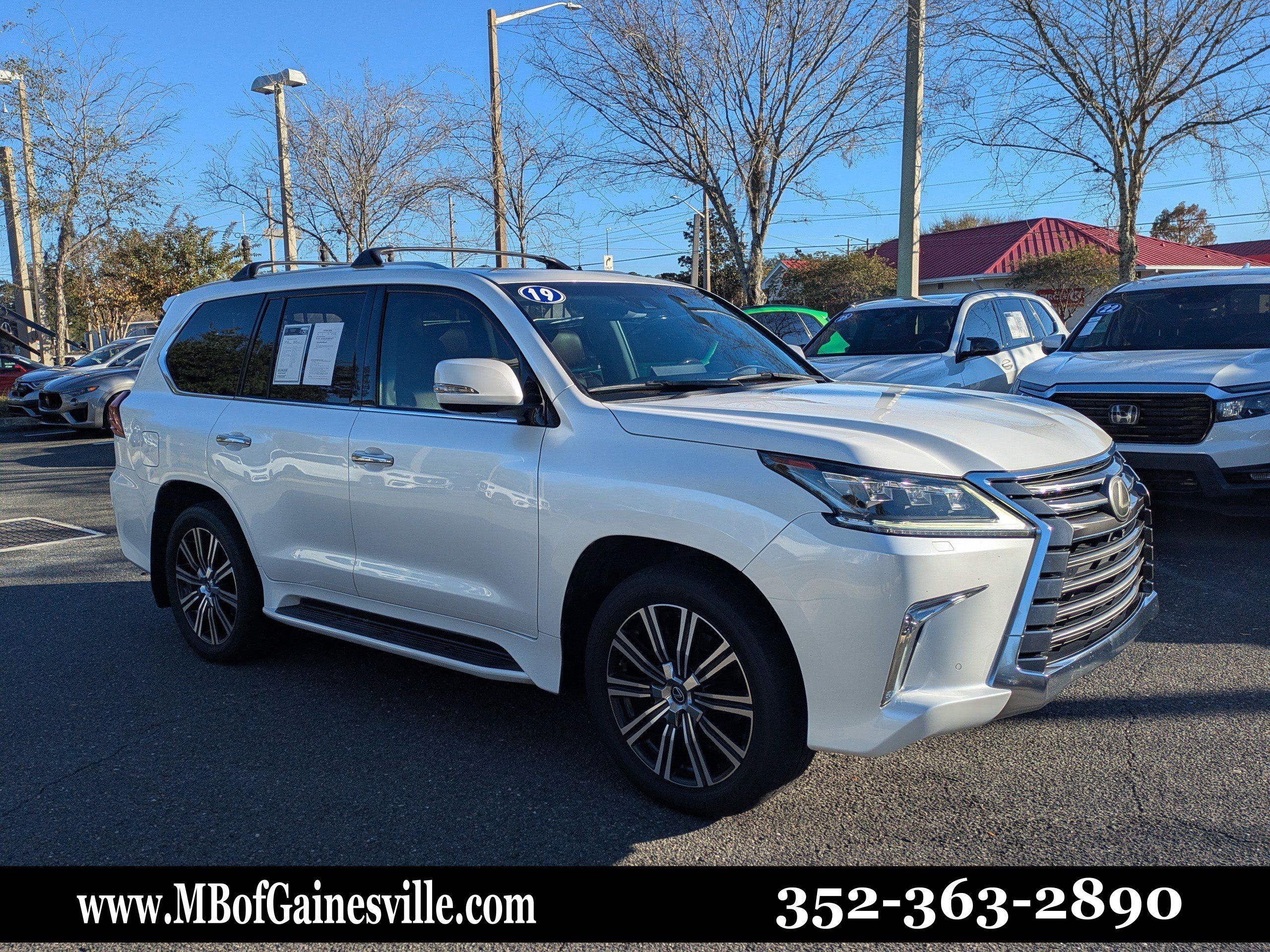 2019 Lexus LX 570's photo