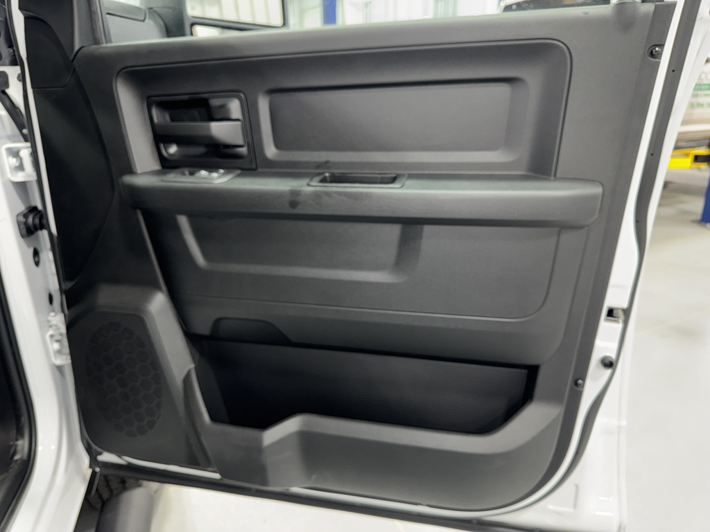2025 Ram 2500 Tradesman photo 27