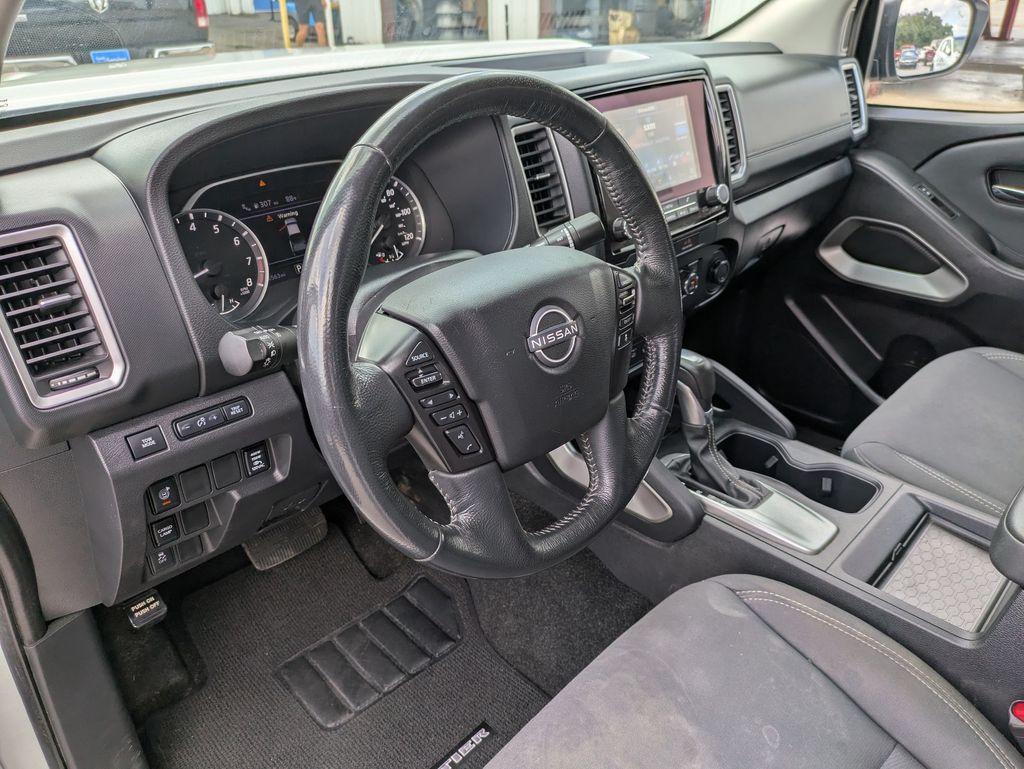 2022 Nissan Frontier SV photo 11