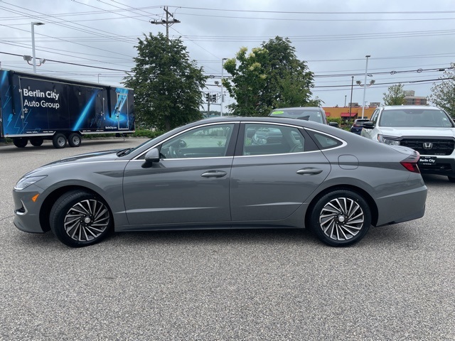 2022 Hyundai Sonata Hybrid Limited photo 4
