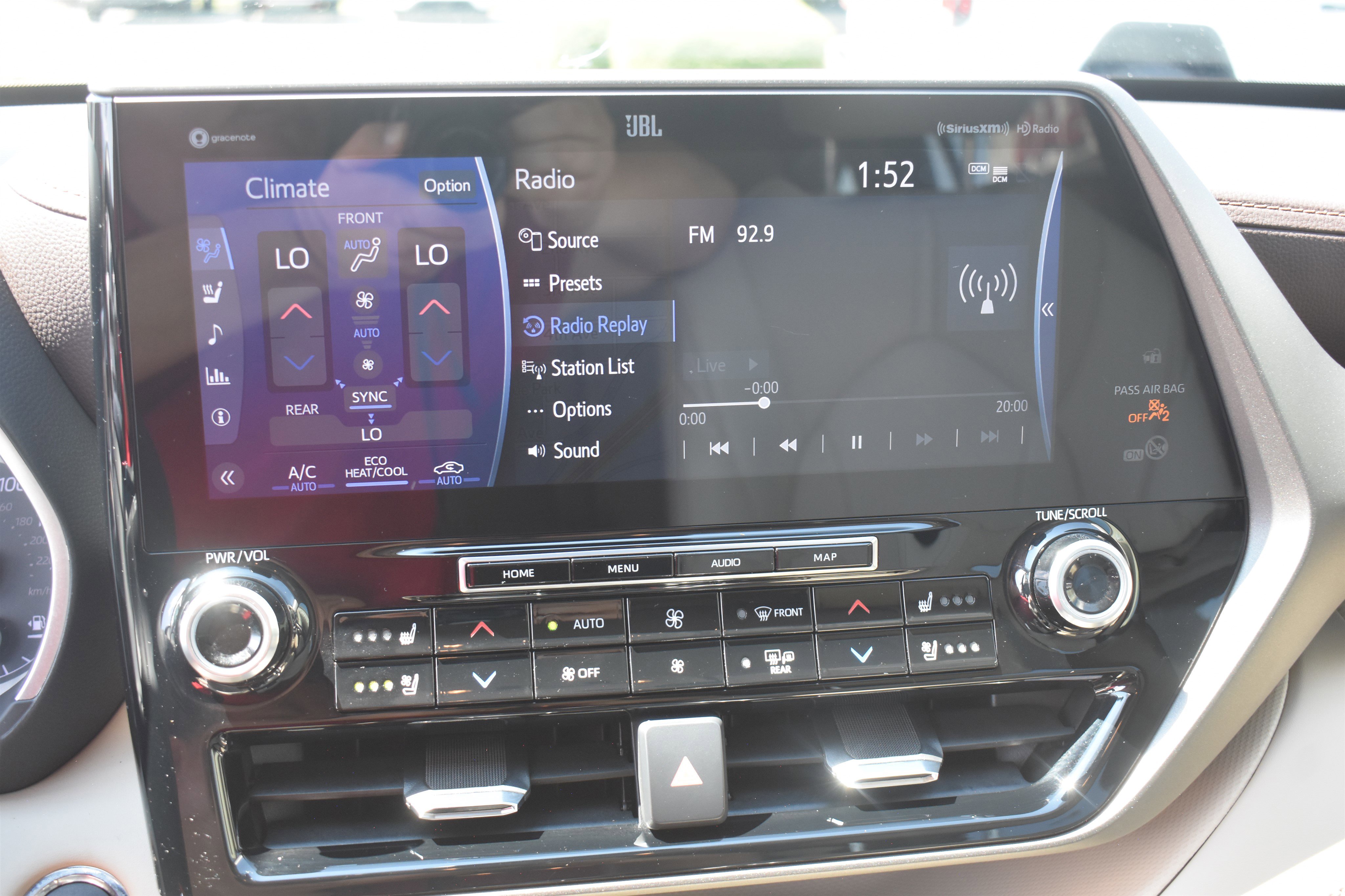 2022 Toyota Highlander Limited photo 14