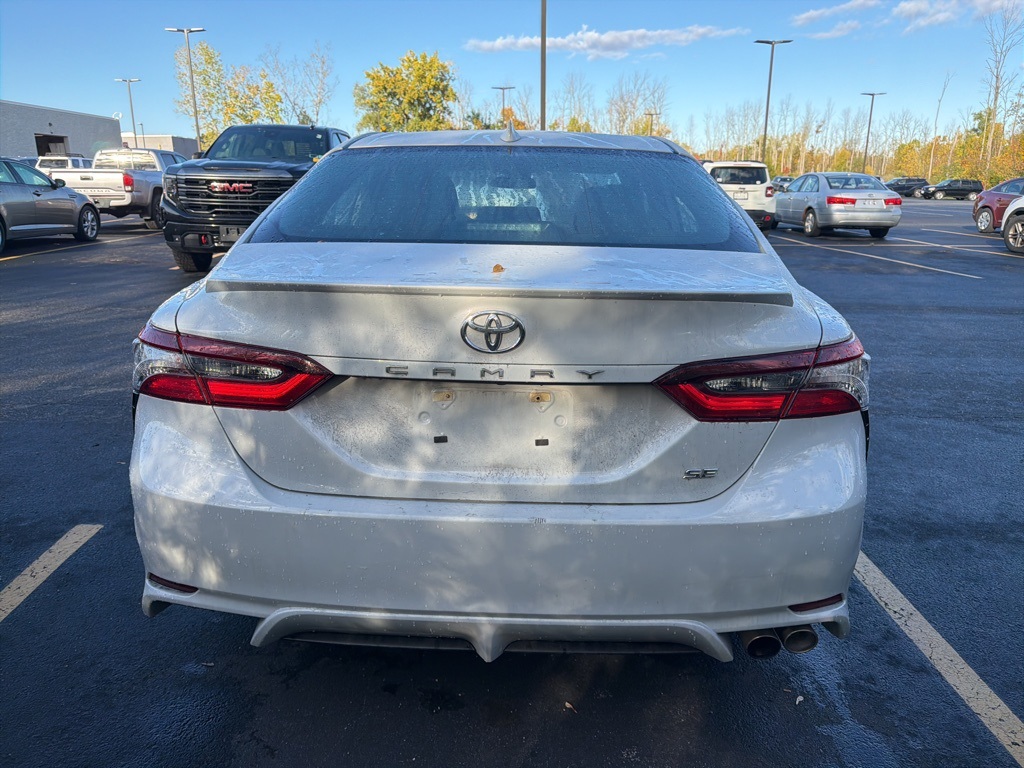 2022 Toyota Camry SE photo 3
