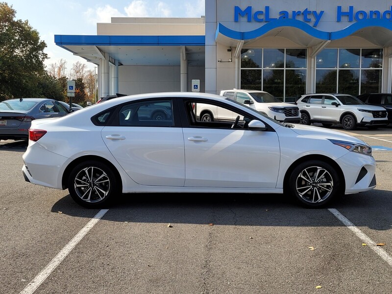 2023 Kia Forte LXS photo 2