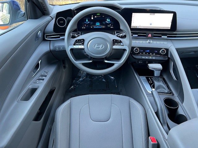2024 Hyundai Elantra SEL photo 25