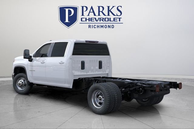 2025 Chevrolet Silverado 3500HD Work Truck photo 2