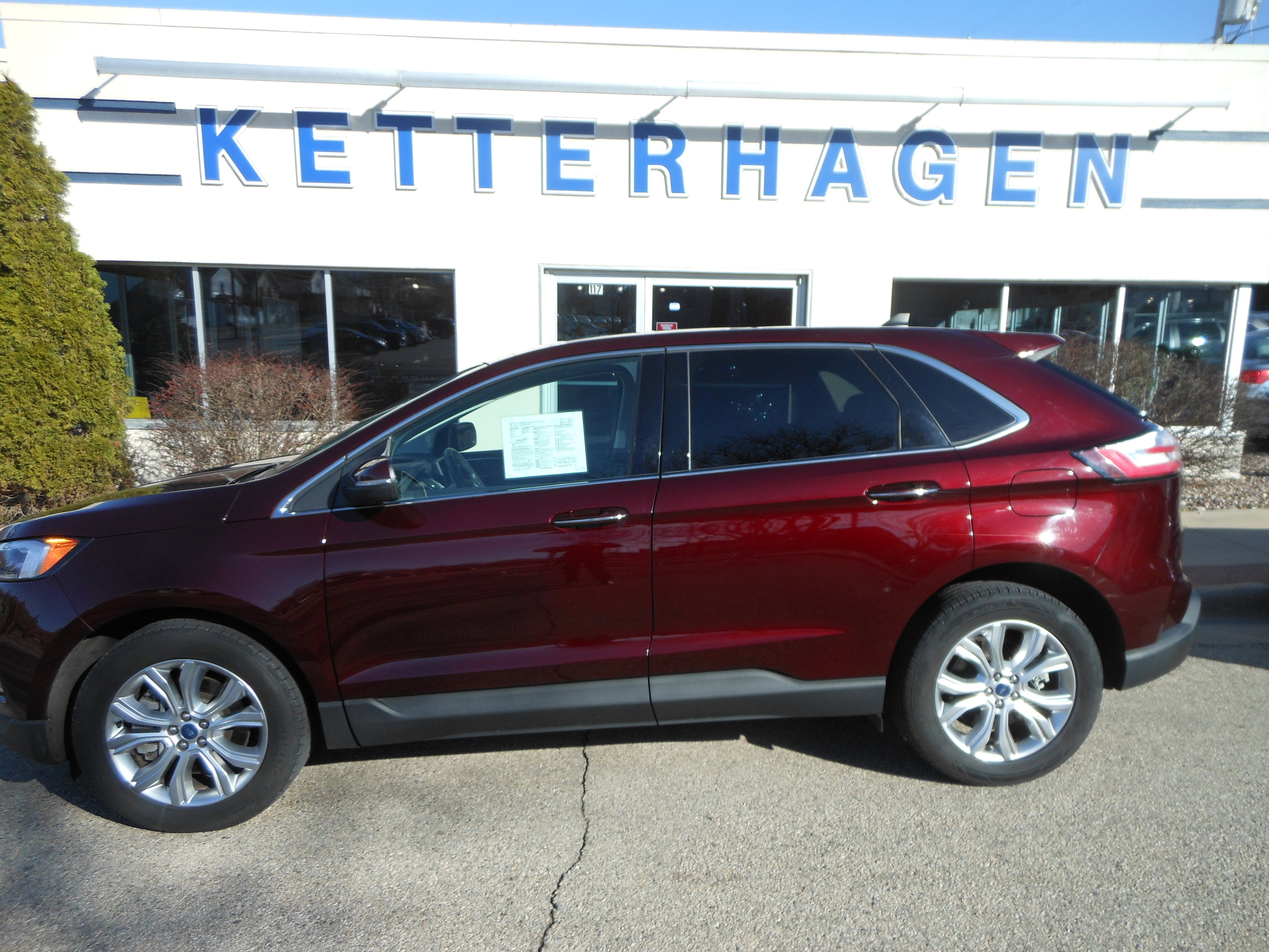 2022 Ford Edge Titanium's photo