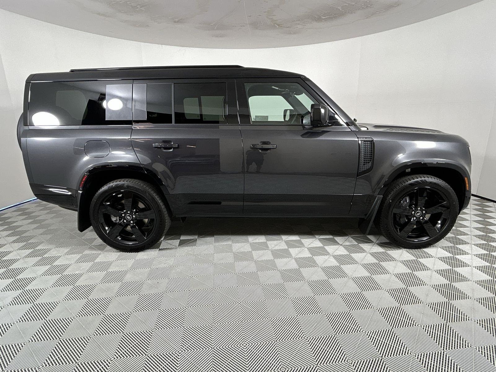 2025 Land Rover Defender 130 X-Dynamic SE photo 6
