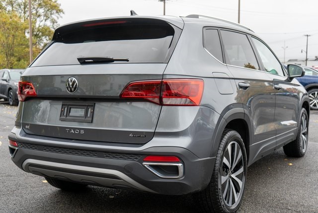 2022 Volkswagen Taos SE photo 2