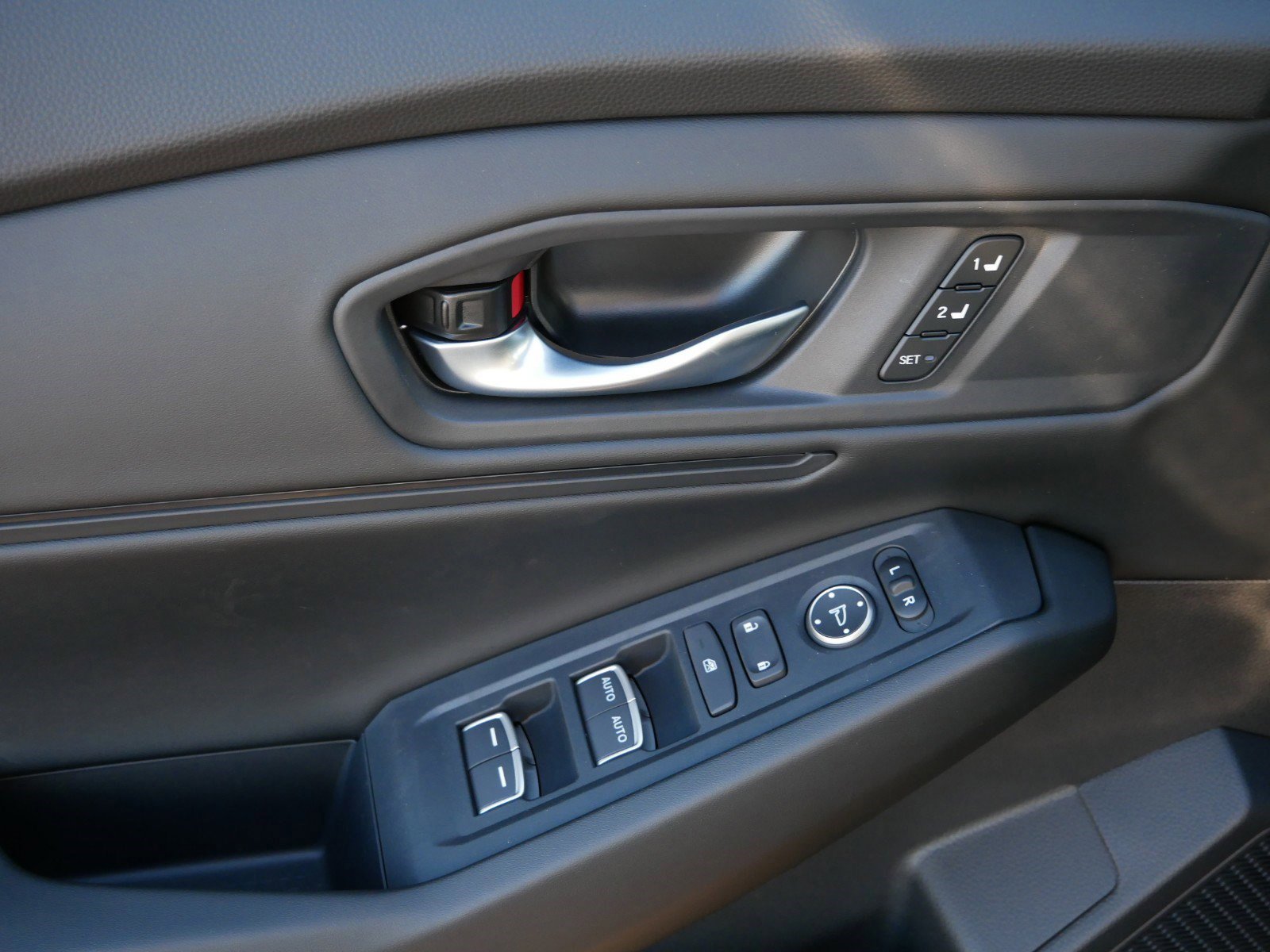 2025 Honda Accord Hybrid EX-L photo 8