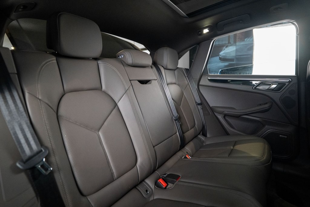 2025 Porsche Macan Base photo 35