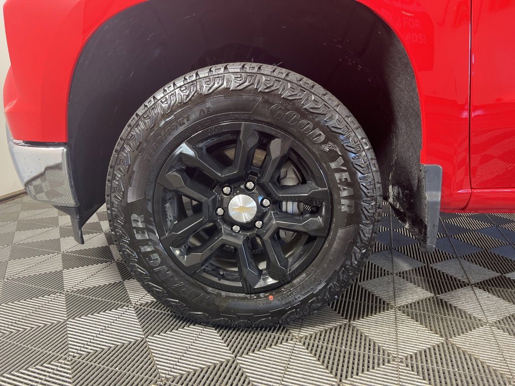 2025 Chevrolet Silverado 1500 LT photo 9