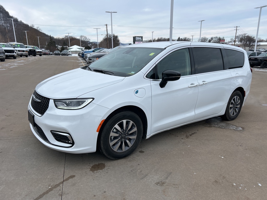 Used 2024 Chrysler Pacifica PHEV Select with VIN 2C4RC1S76RR181235 for sale in Winona, Minnesota