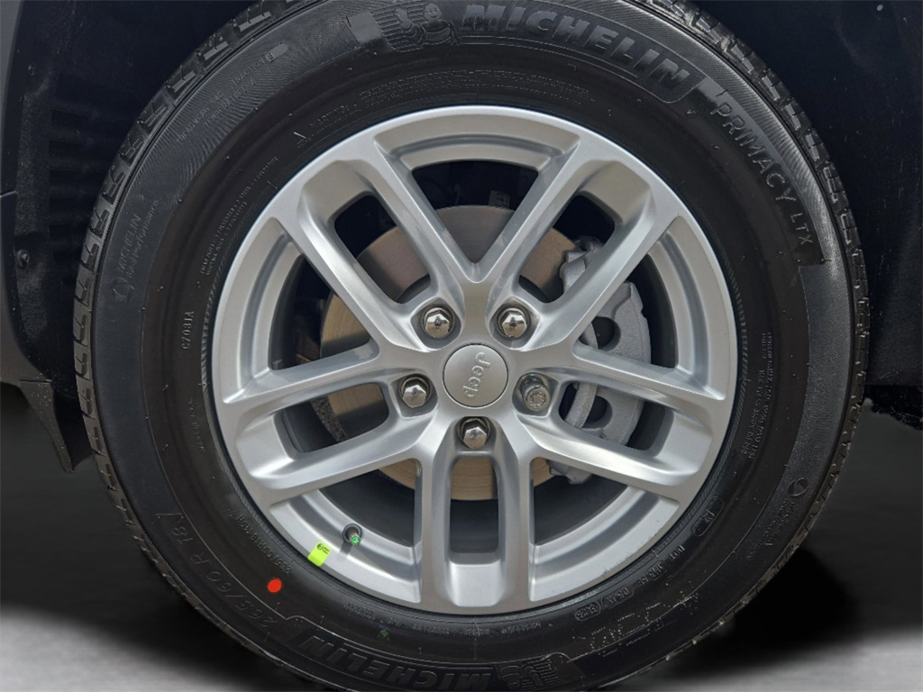 2025 Jeep Grand Cherokee Laredo photo 25