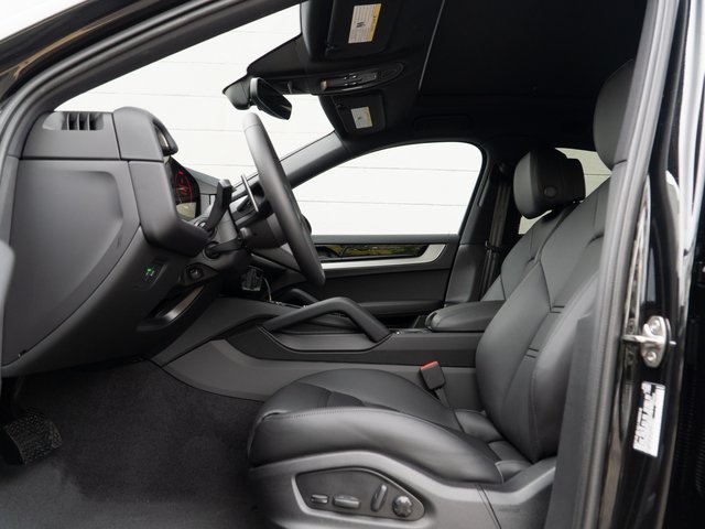 2026 Porsche Cayenne Coupe photo 11