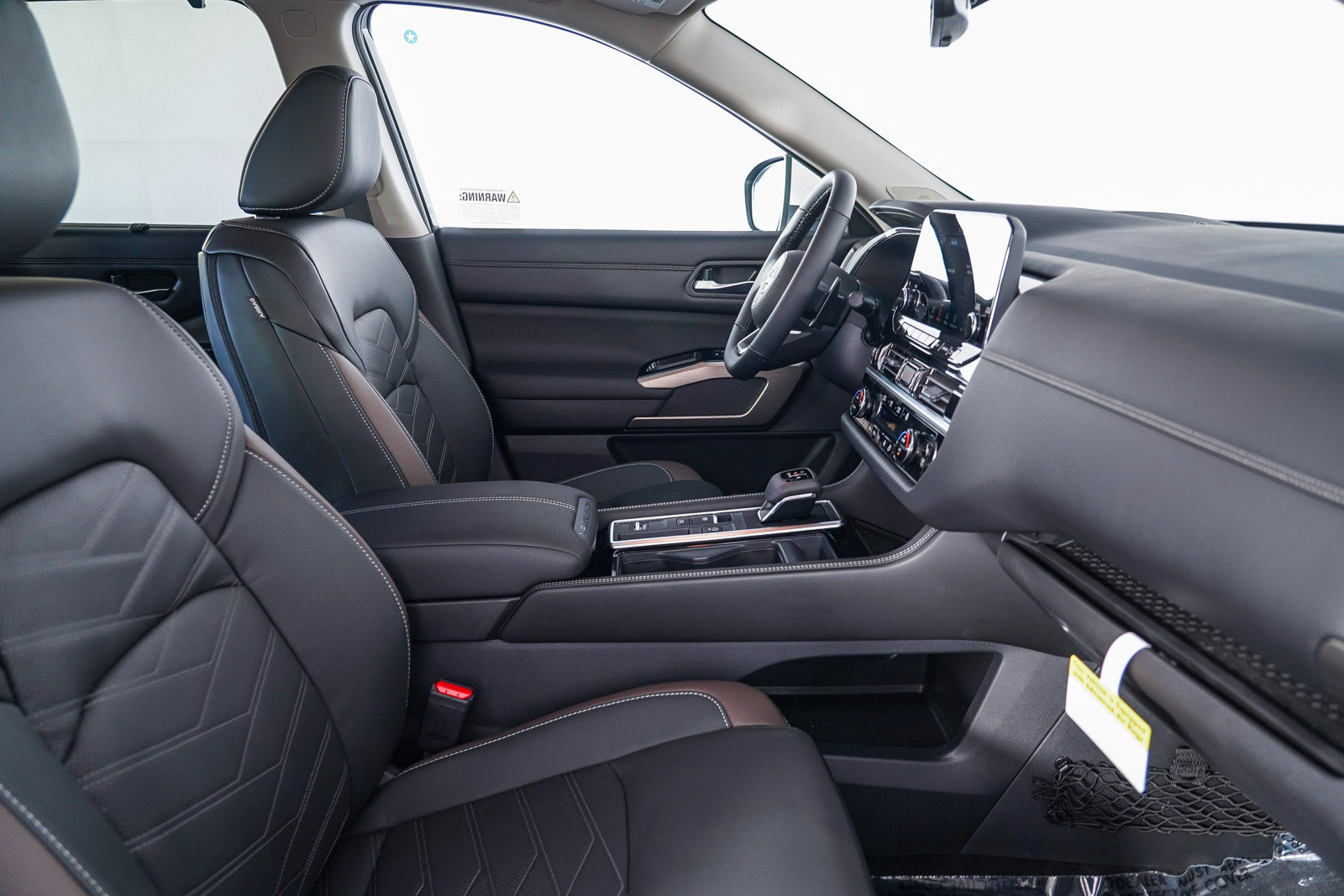 2025 Nissan Pathfinder Platinum photo 19