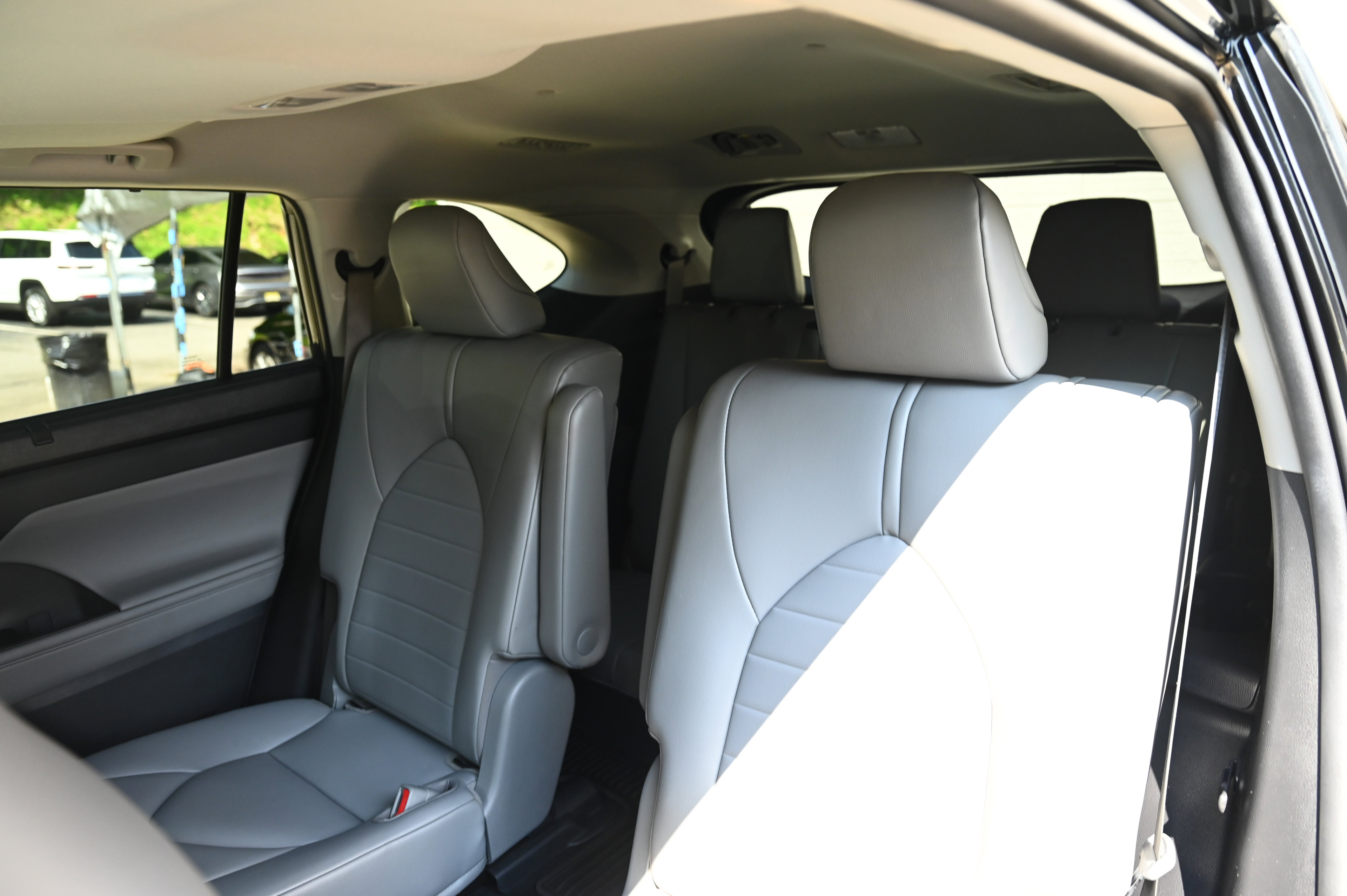 2021 Toyota Highlander XLE photo 25