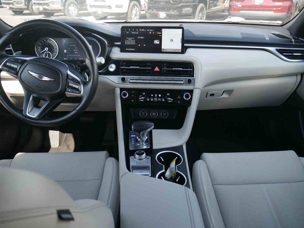 2025 Genesis G70 2.5T photo 4