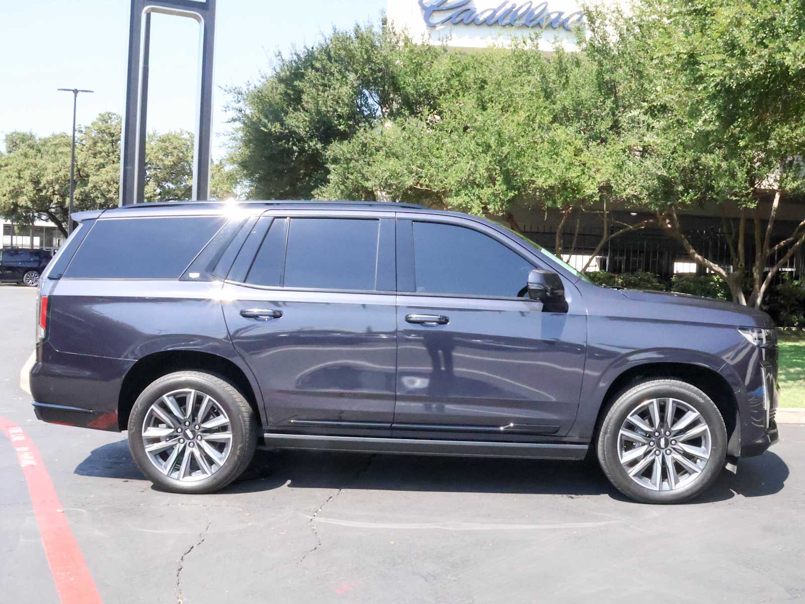 2022 Cadillac Escalade Sport Platinum photo 3