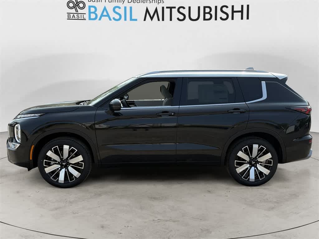 2025 Mitsubishi Outlander SEL Platinum Edition's photo