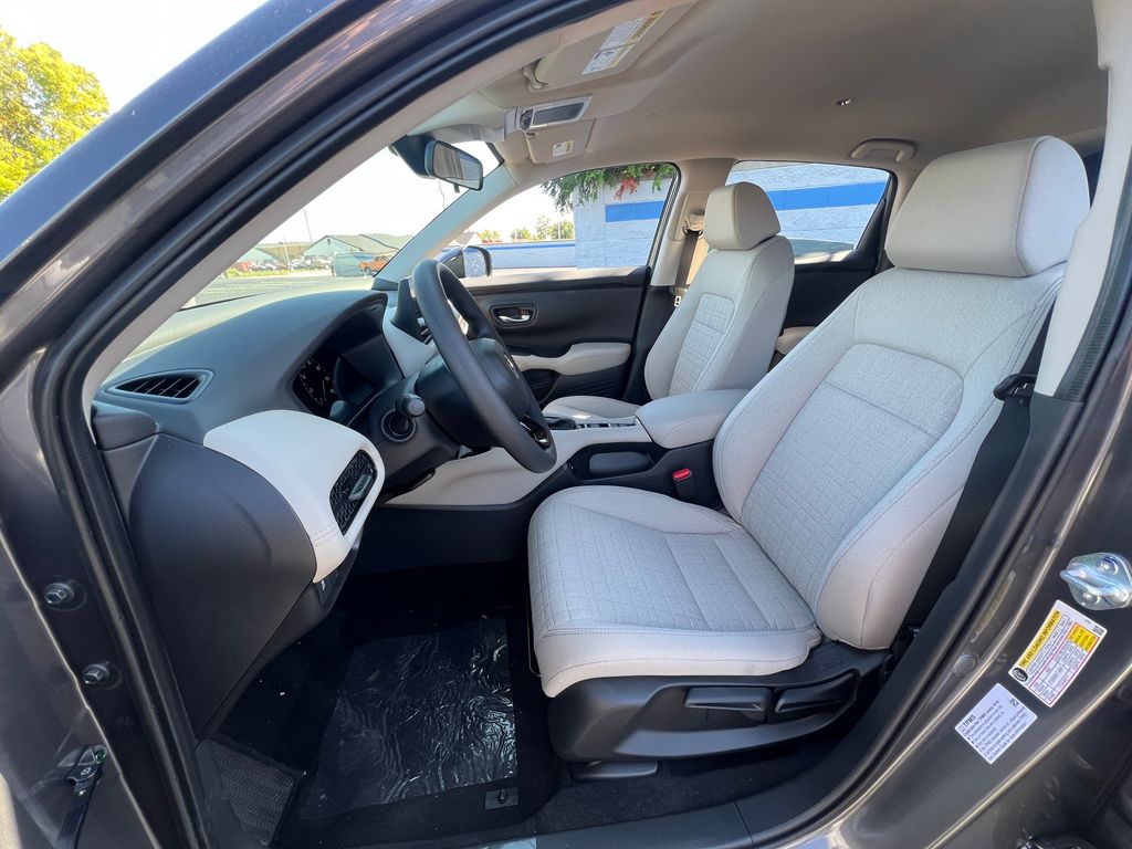 2026 Honda HR-V LX photo 13