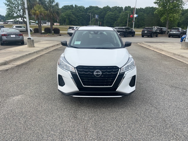 2025 Nissan Kicks Play S photo 2