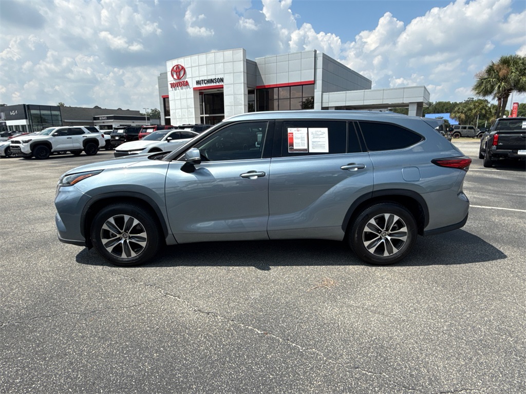 2021 Toyota Highlander XLE photo 6
