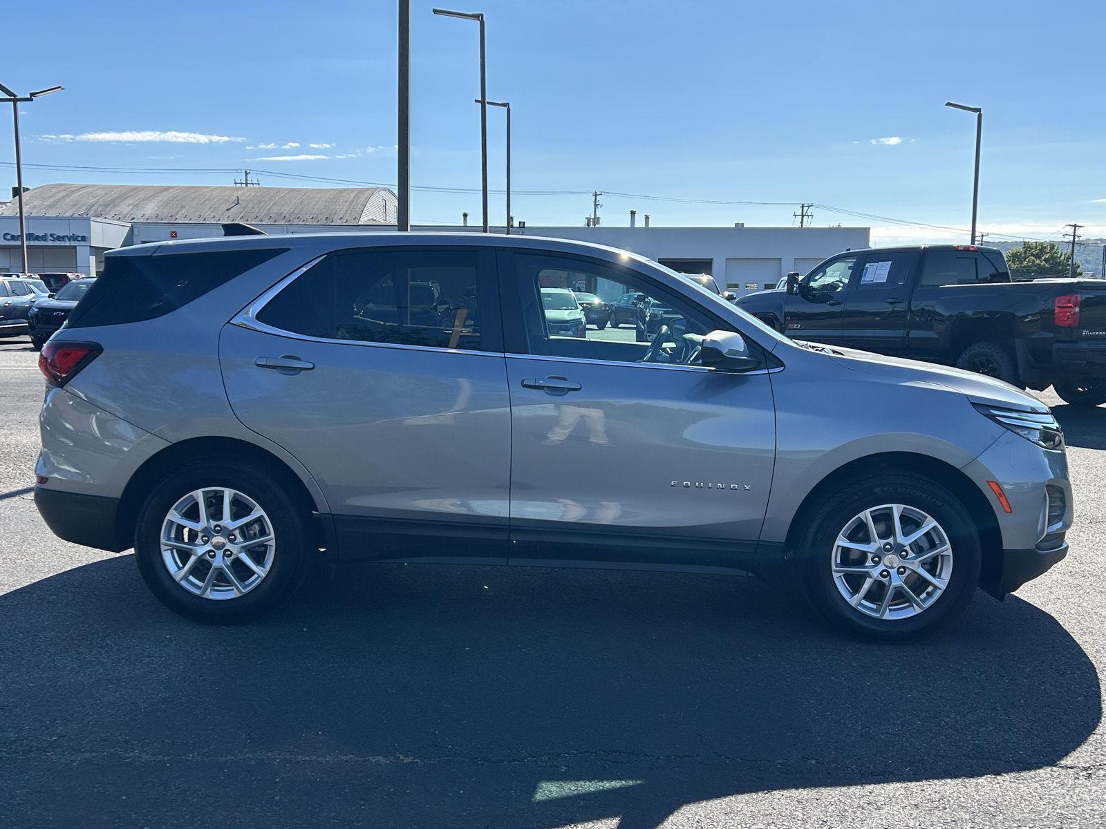 2024 Chevrolet Equinox LT photo 4
