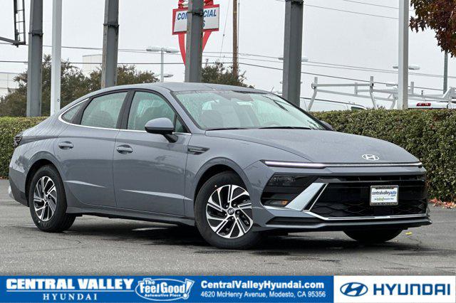 2026 Hyundai Sonata Hybrid Blue's photo
