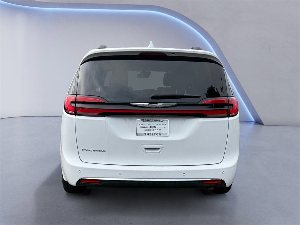 2022 Chrysler Pacifica Touring L photo 3