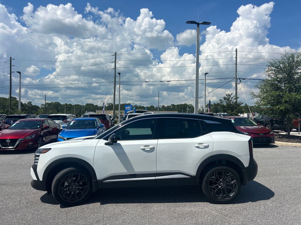 2025 Nissan Kicks SR photo 4