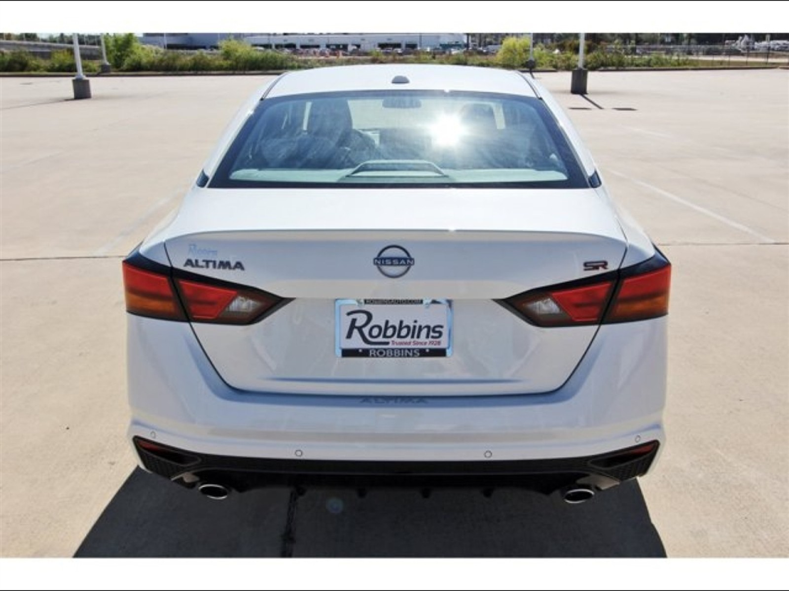 2025 Nissan Altima SR White at Robbins Nissan