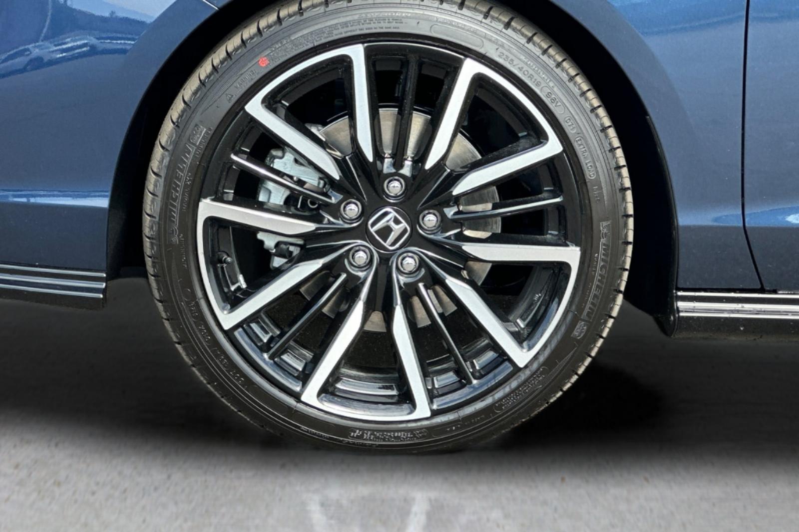 2025 Honda Accord Hybrid Touring photo 31