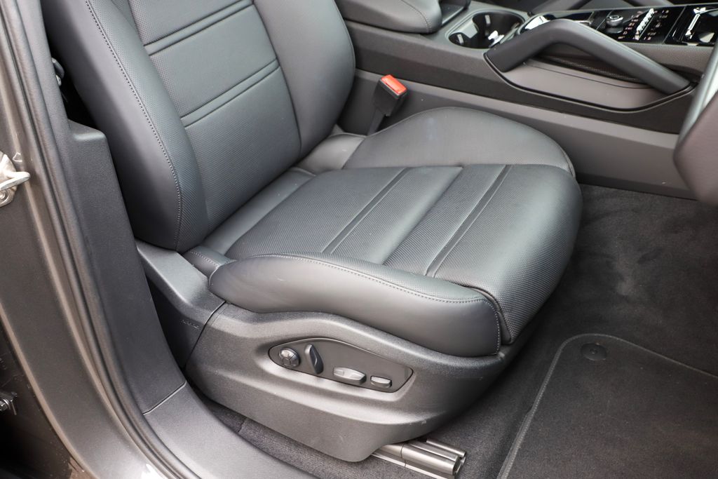2024 Porsche Cayenne Coupe Base photo 56