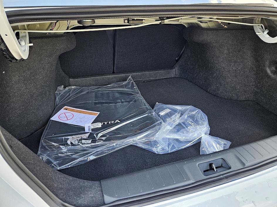 2025 Nissan Sentra S photo 11