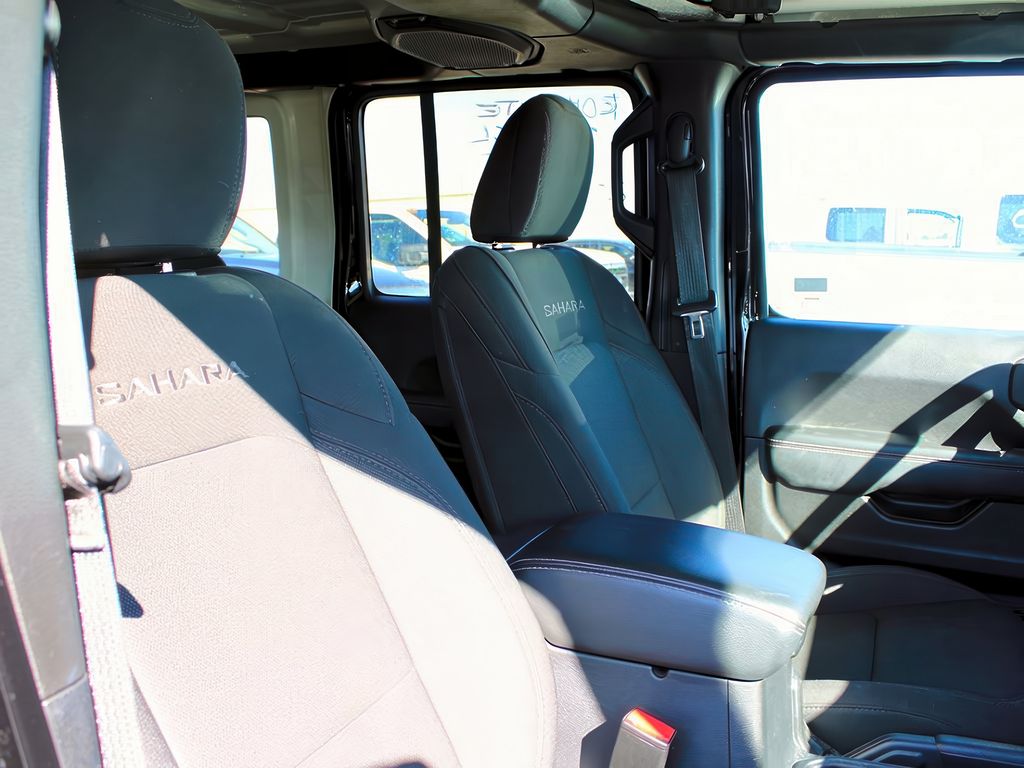 2023 Jeep Wrangler Sahara photo 21