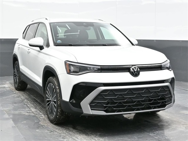 2025 Volkswagen Taos SE photo 4