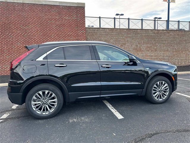 2025 Cadillac XT4 Premium Luxury photo 4