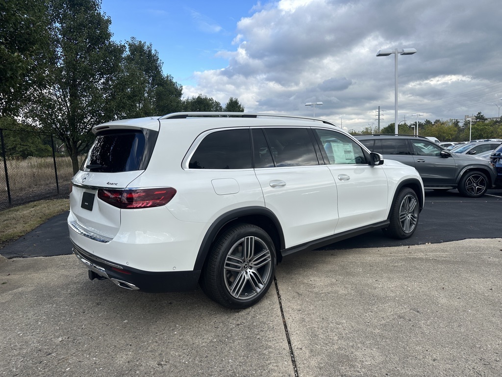 2026 Mercedes Benz GLS 450 4MATIC photo 3