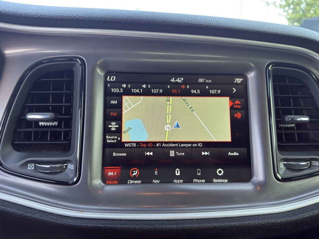 2022 Dodge Challenger SXT photo 4