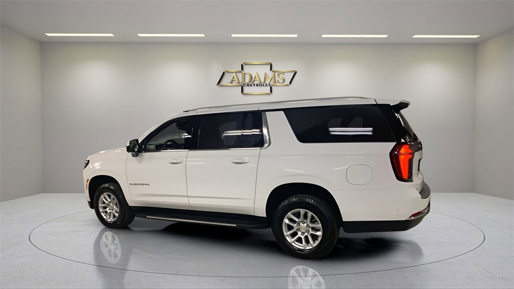 2026 Chevrolet Suburban LS photo 3