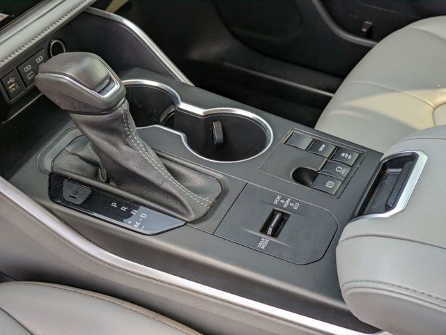 2023 Toyota Highlander L photo 17