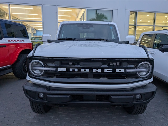 2025 Ford Bronco Outer Banks photo 3