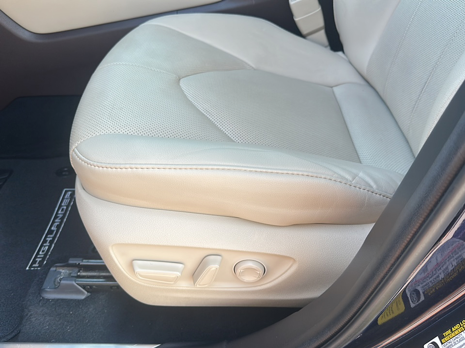 2021 Toyota Highlander Limited photo 8