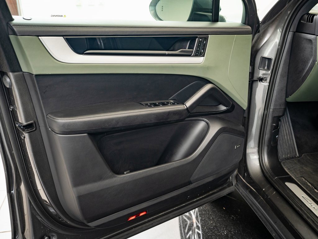 2024 Porsche Cayenne photo 22
