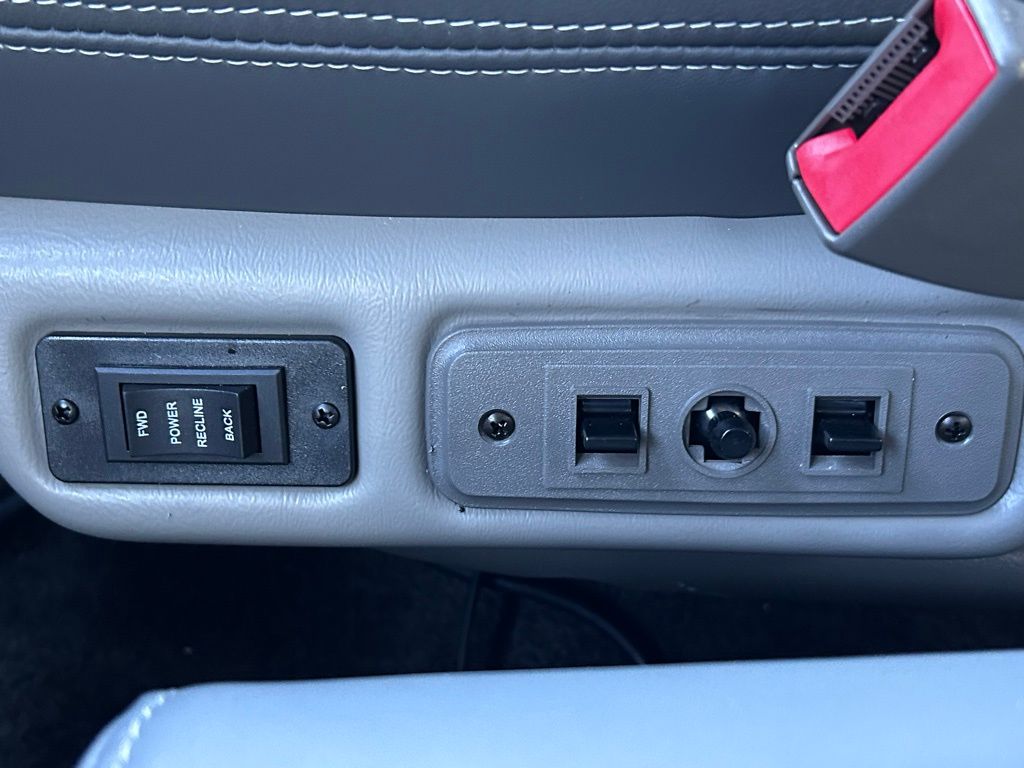 2025 Gmc Savana 2500 Cargo photo 3
